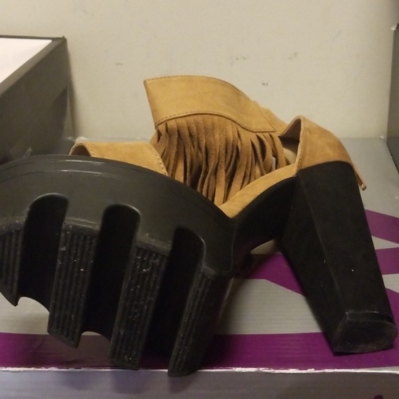 Shoes - Picture 2 of 5